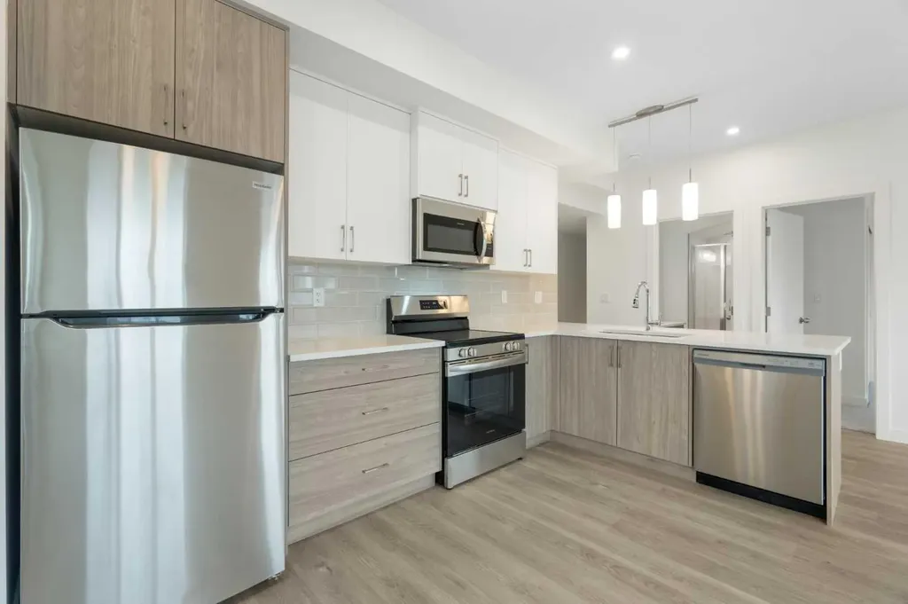 2117 81st Street SW Calgary AB T3H 6H5