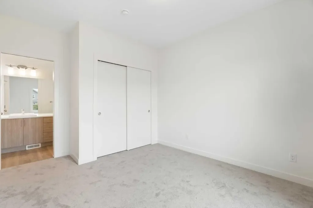 2117 81st Street SW Calgary AB T3H 6H5