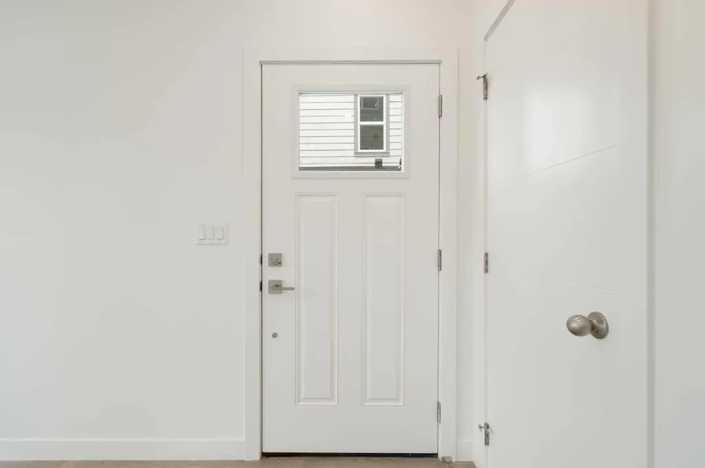 2117 81st Street SW Calgary AB T3H 6H5