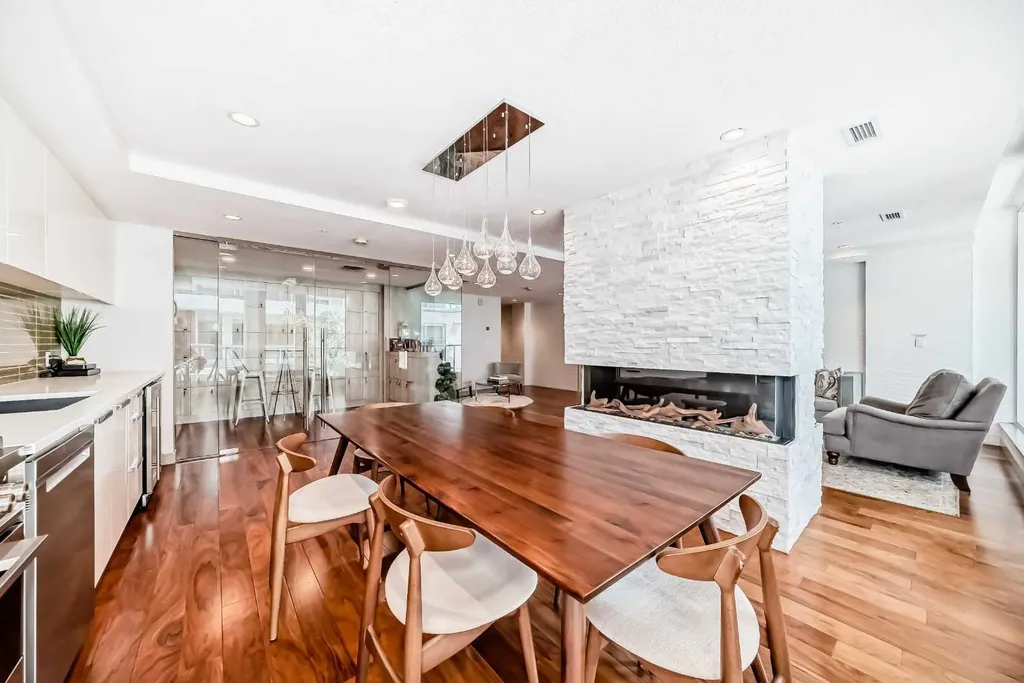 1234 5 Avenue NW Calgary AB T2N 0R9