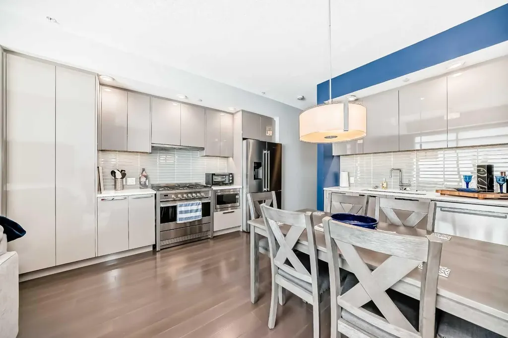 1234 5 Avenue NW Calgary AB T2N 0R9
