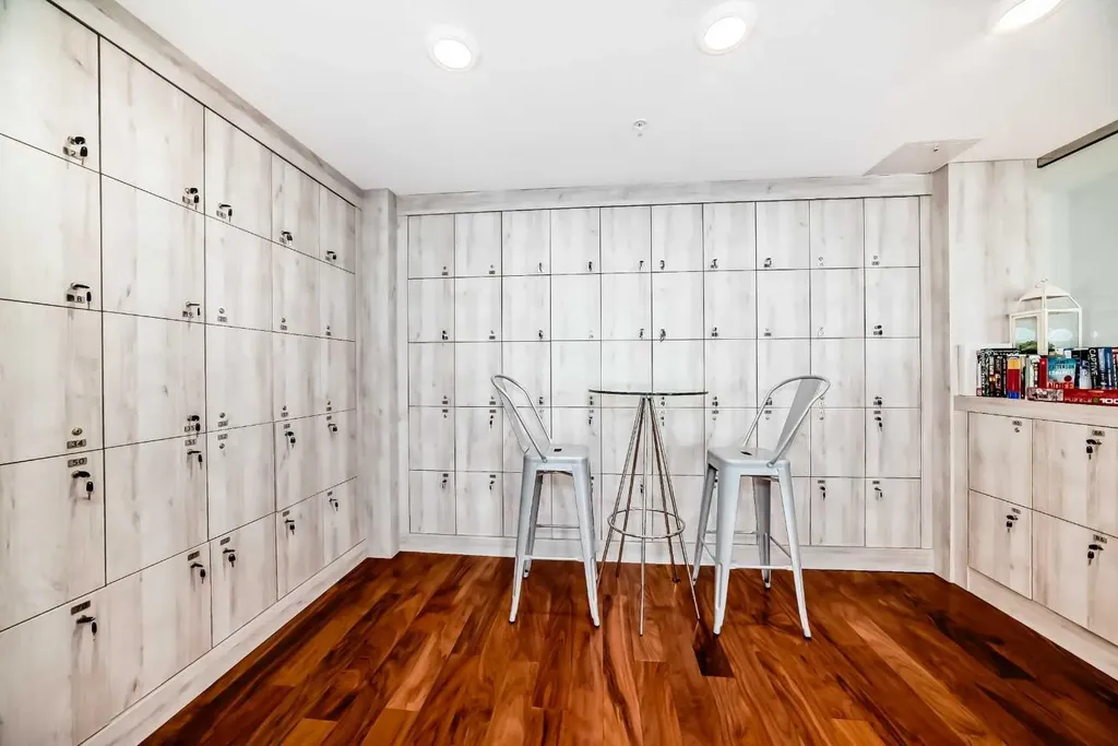 1234 5 Avenue NW Calgary AB T2N 0R9
