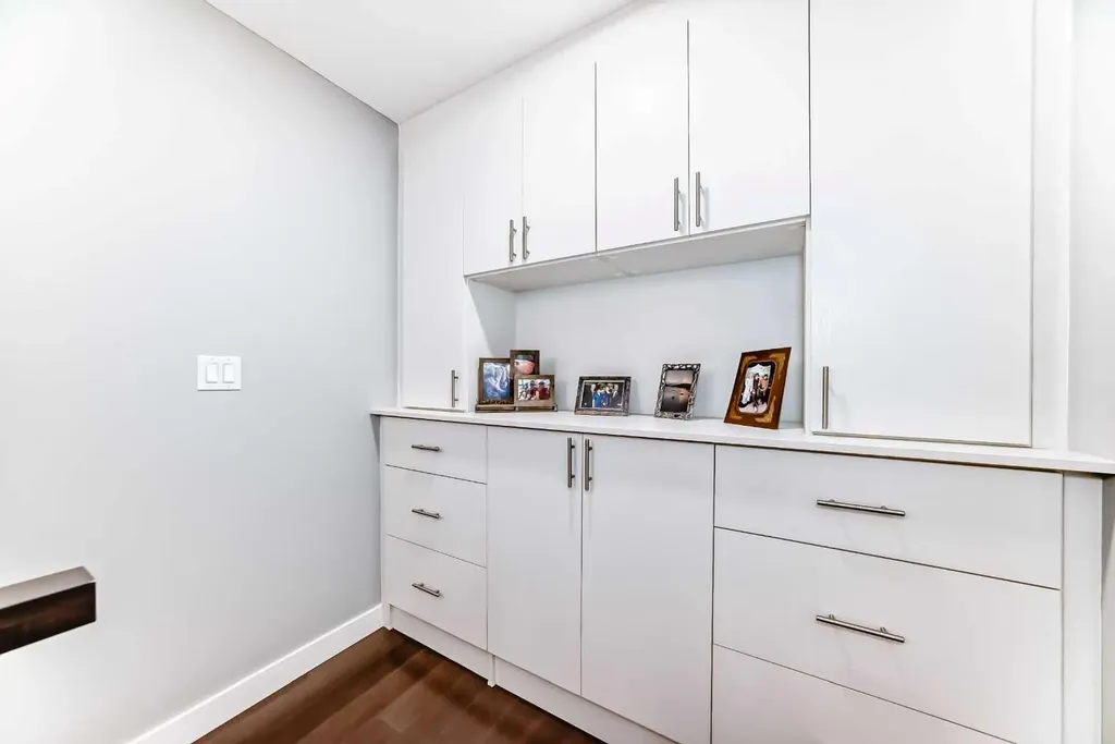 1234 5 Avenue NW Calgary AB T2N 0R9