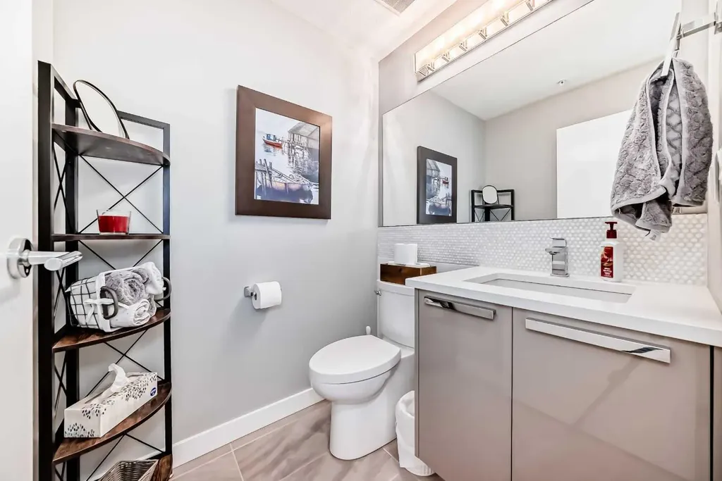 1234 5 Avenue NW Calgary AB T2N 0R9