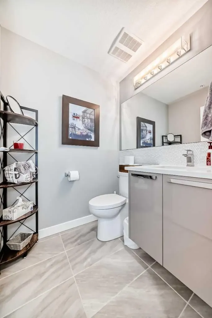 1234 5 Avenue NW Calgary AB T2N 0R9