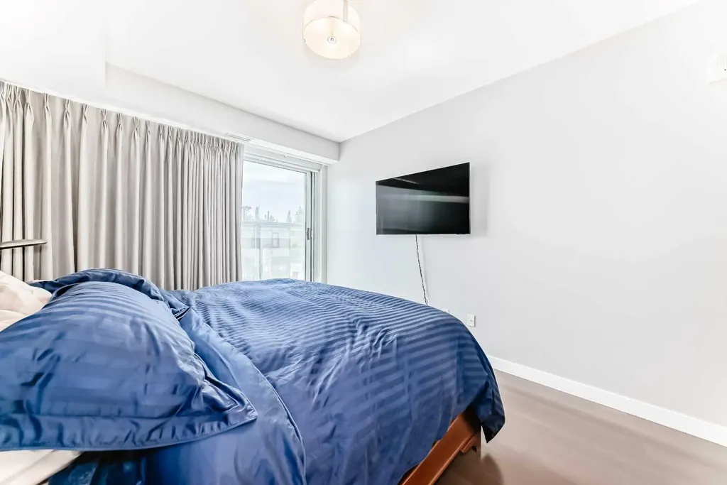 1234 5 Avenue NW Calgary AB T2N 0R9