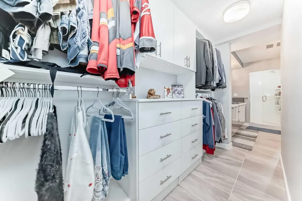 1234 5 Avenue NW Calgary AB T2N 0R9
