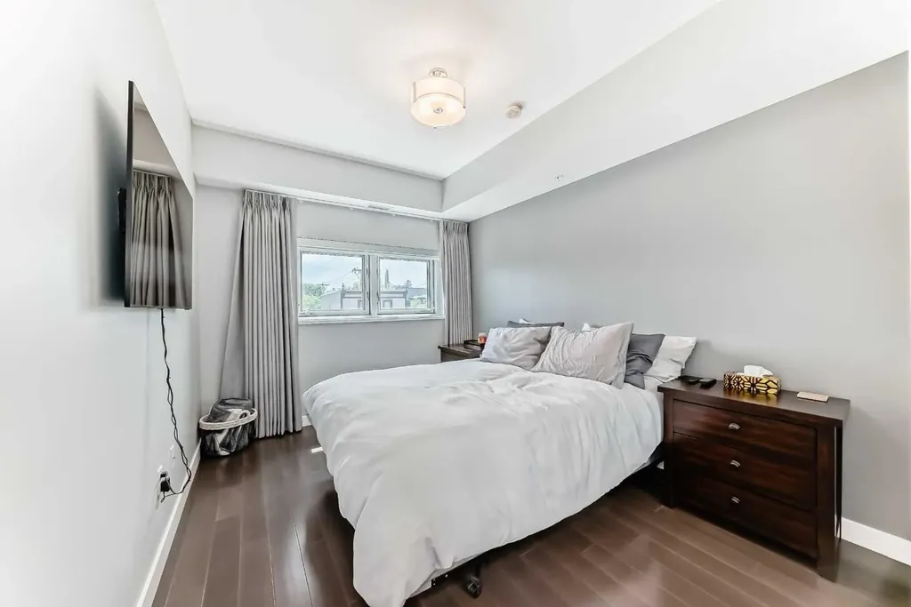 1234 5 Avenue NW Calgary AB T2N 0R9