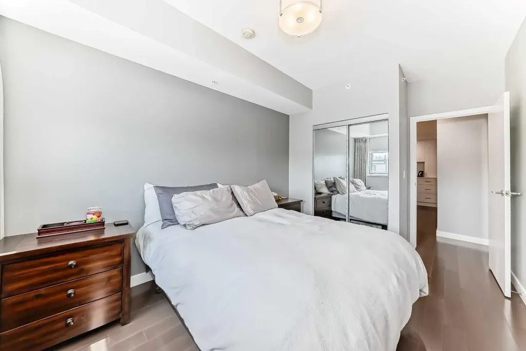 1234 5 Avenue NW Calgary AB T2N 0R9