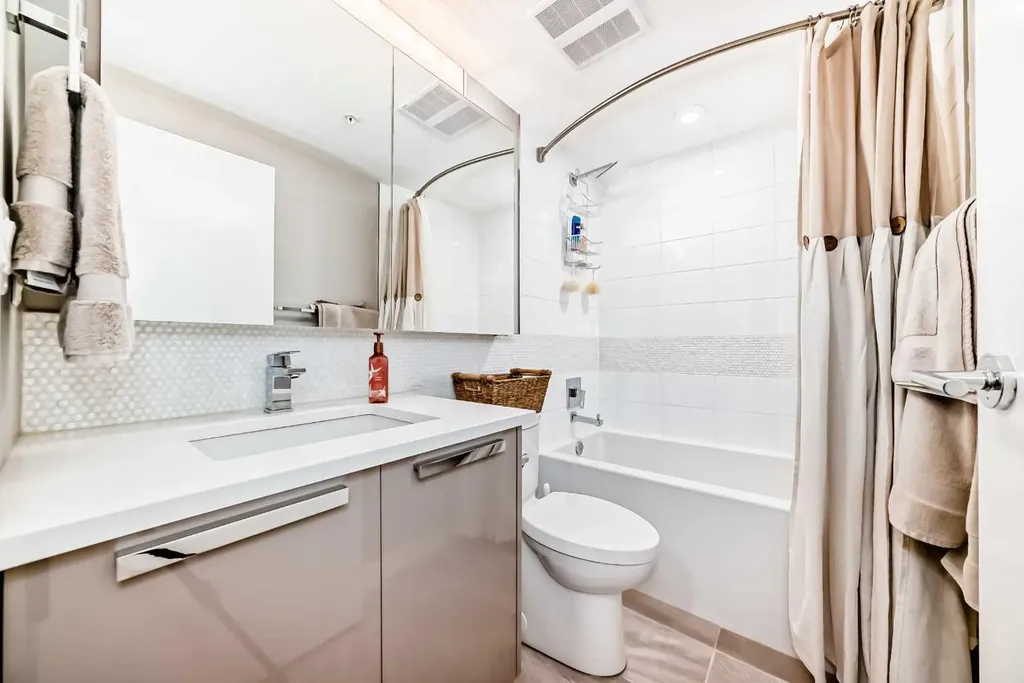 1234 5 Avenue NW Calgary AB T2N 0R9
