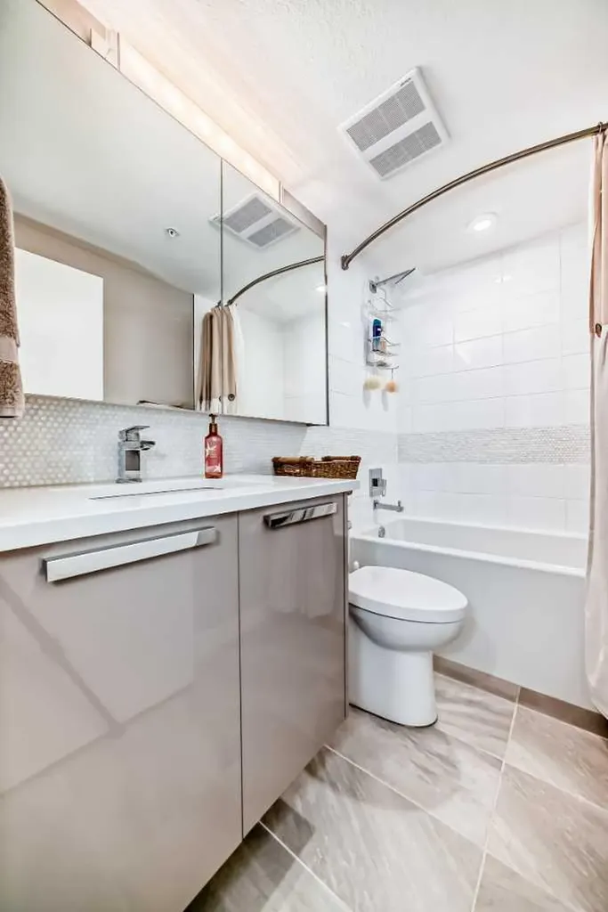1234 5 Avenue NW Calgary AB T2N 0R9