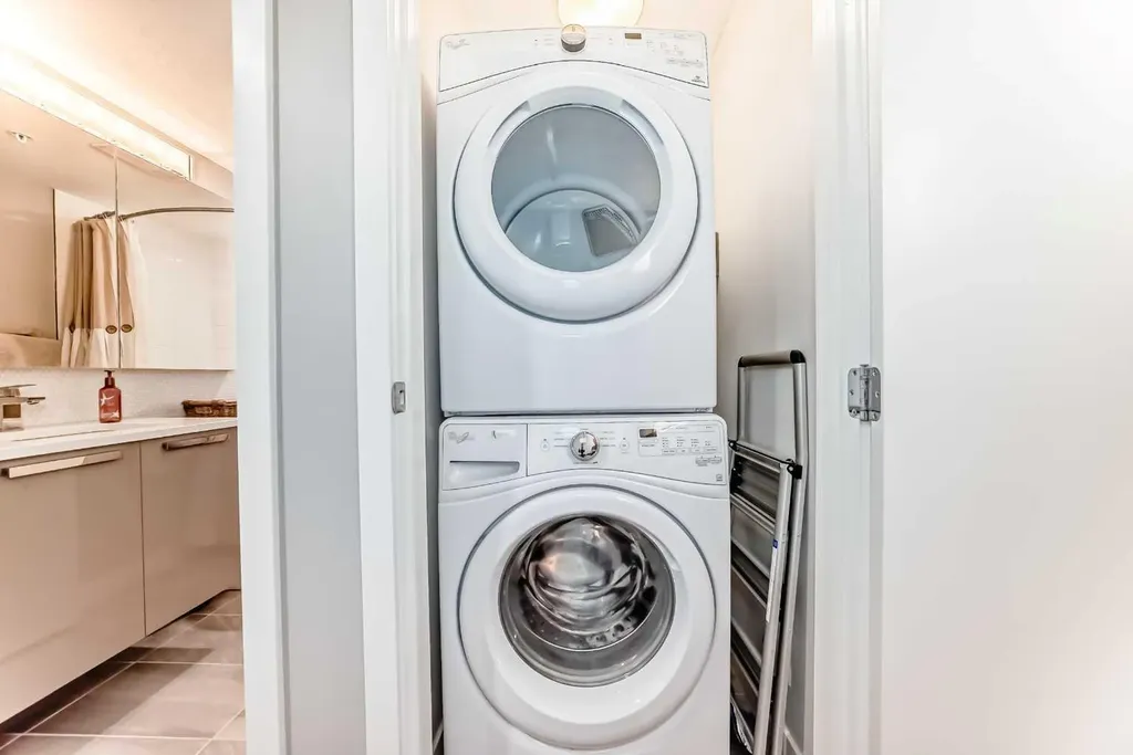 1234 5 Avenue NW Calgary AB T2N 0R9