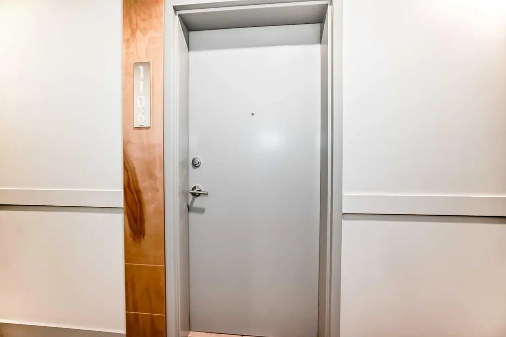 1234 5 Avenue NW Calgary AB T2N 0R9