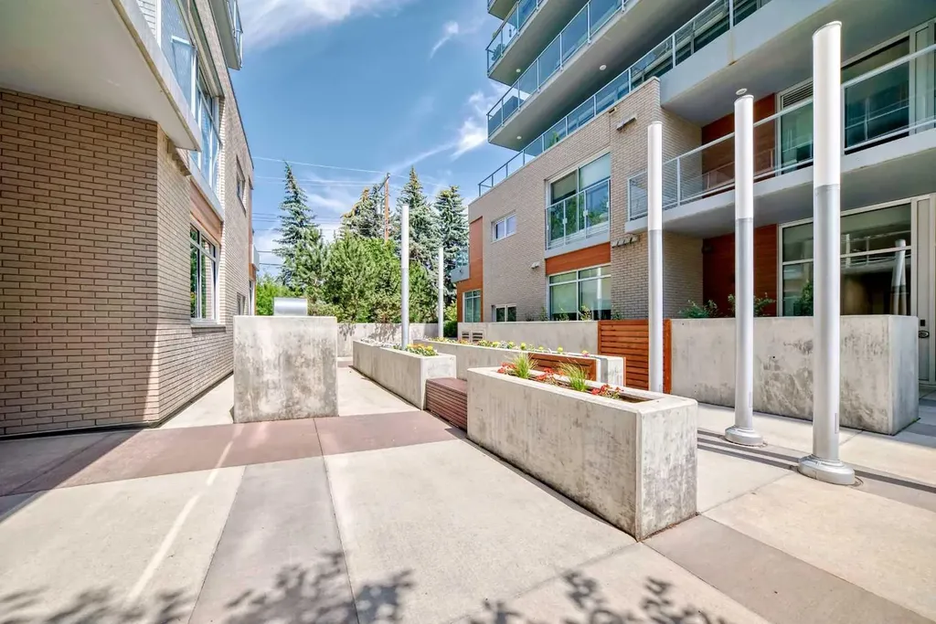 1234 5 Avenue NW Calgary AB T2N 0R9