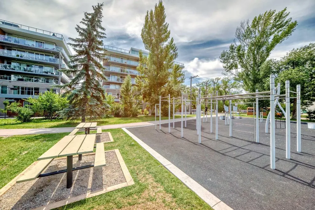 1234 5 Avenue NW Calgary AB T2N 0R9