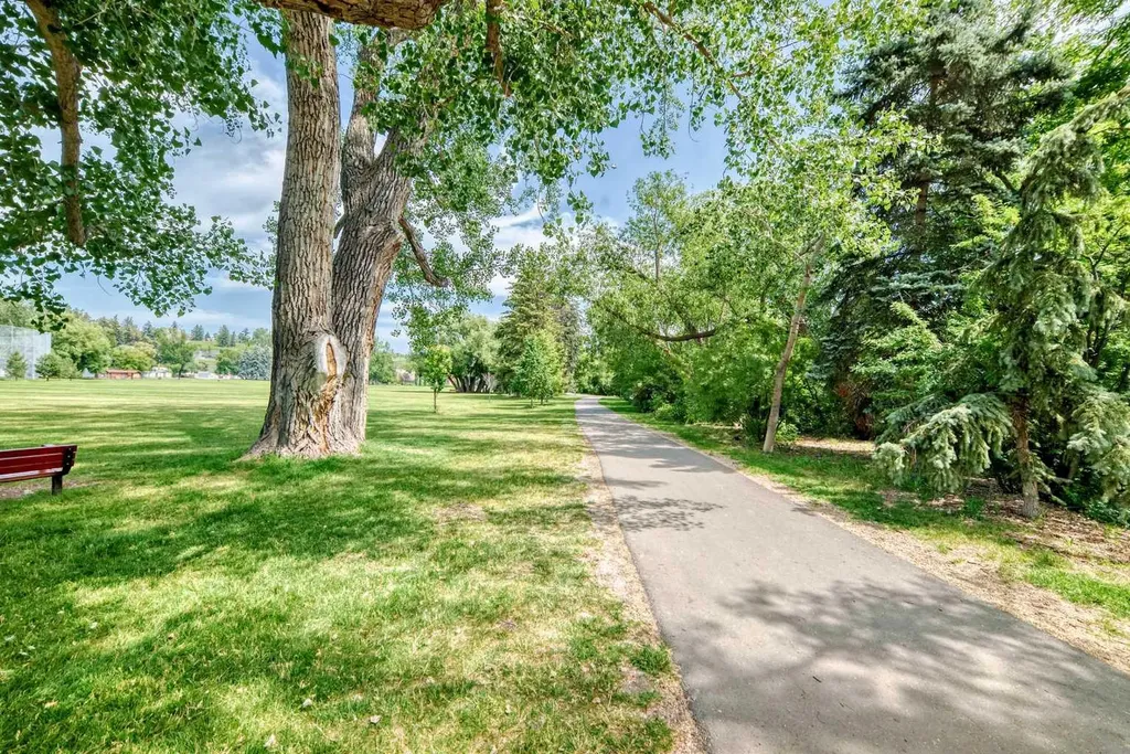 1234 5 Avenue NW Calgary AB T2N 0R9