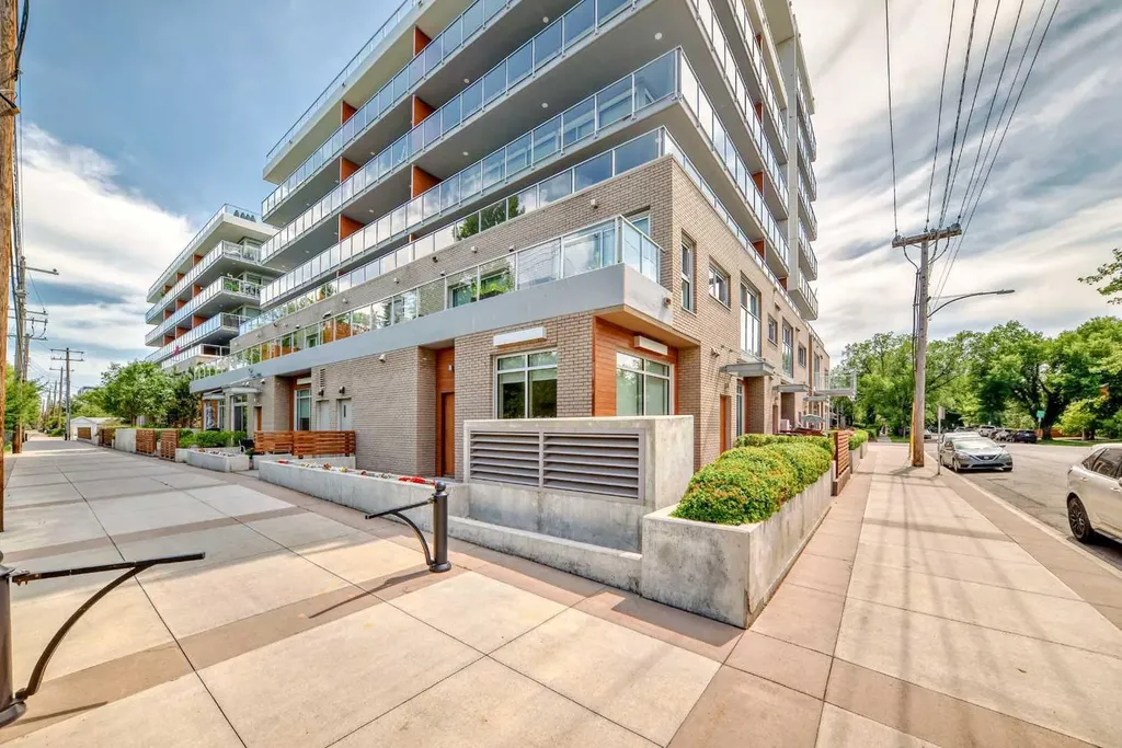 1234 5 Avenue NW Calgary AB T2N 0R9