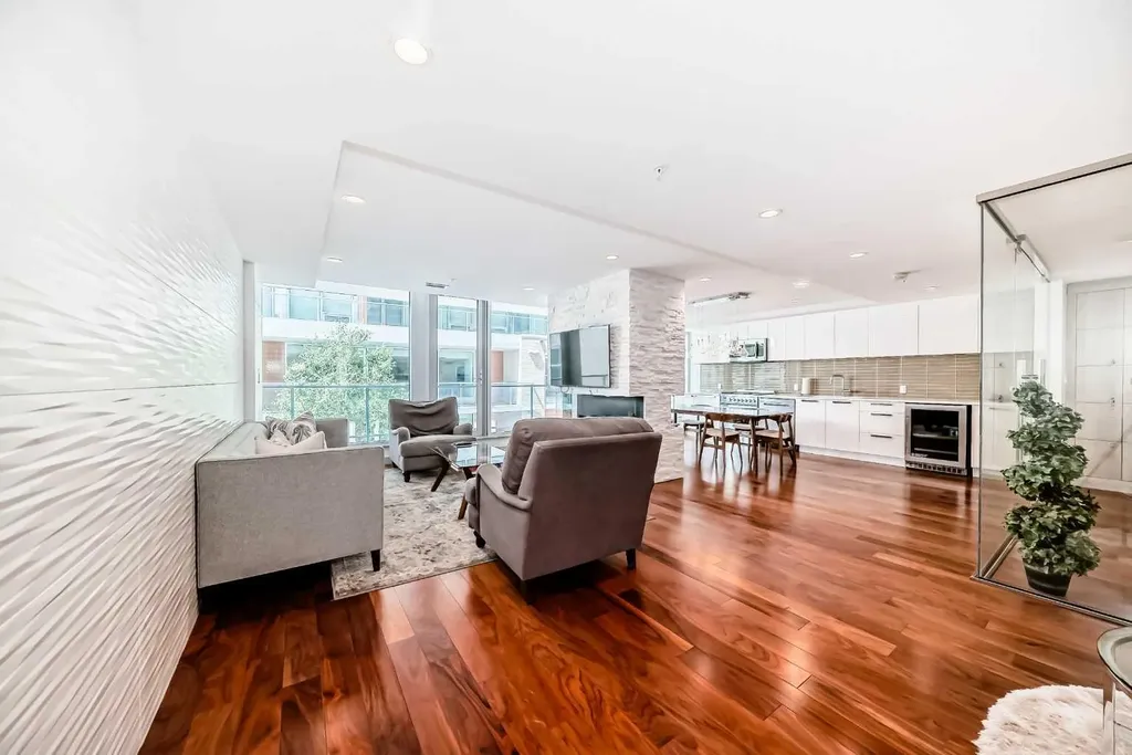 1234 5 Avenue NW Calgary AB T2N 0R9