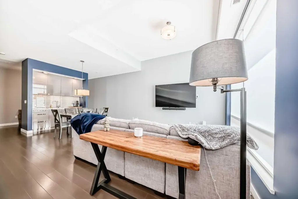 1234 5 Avenue NW Calgary AB T2N 0R9