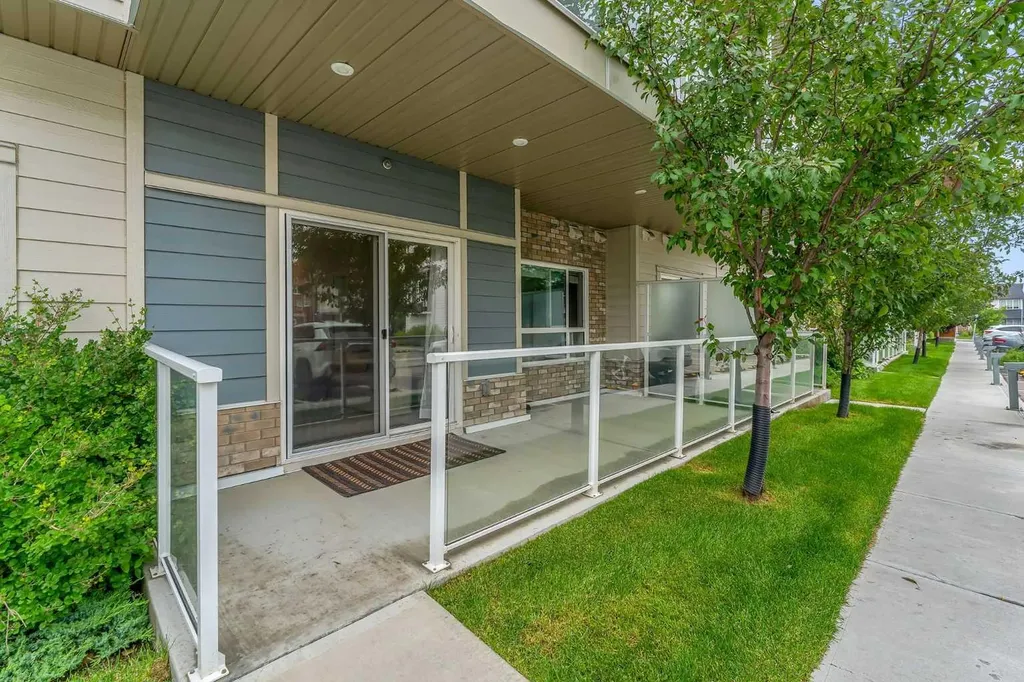 370 Harvest Hills Common NE Calgary AB T3K 2M8