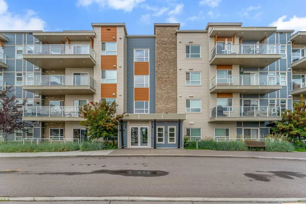 370 Harvest Hills Common NE Calgary AB T3K 2M8