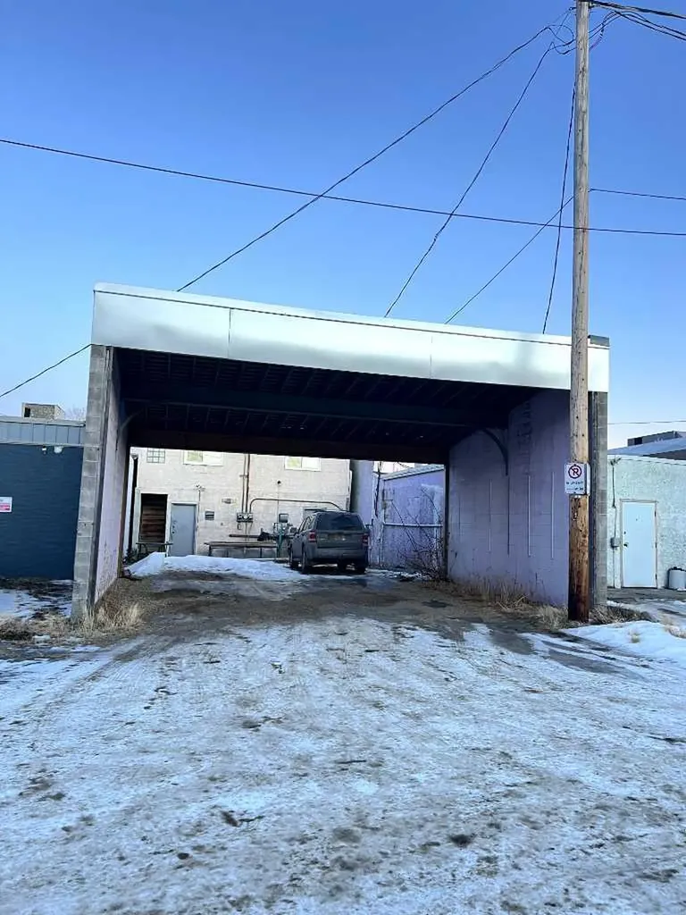 5044 50 Street Sylvan Lake AB T4S1P3