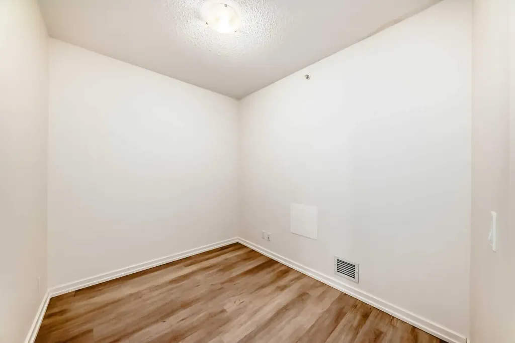 450 8 Avenue SE Calgary AB T2G 1T2