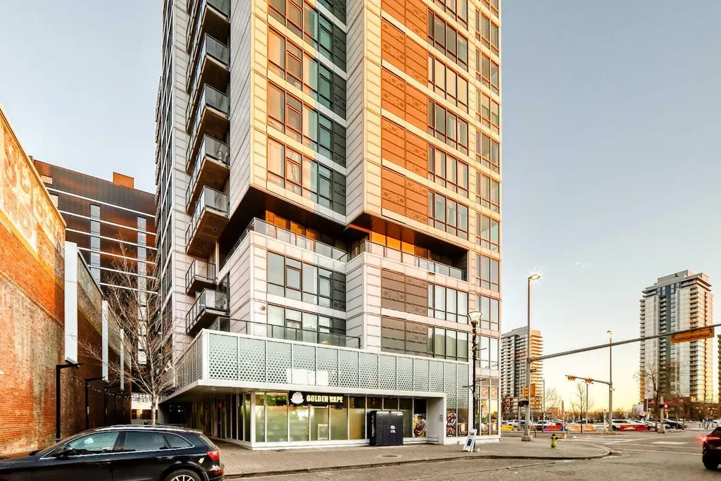 450 8 Avenue SE Calgary AB T2G 1T2