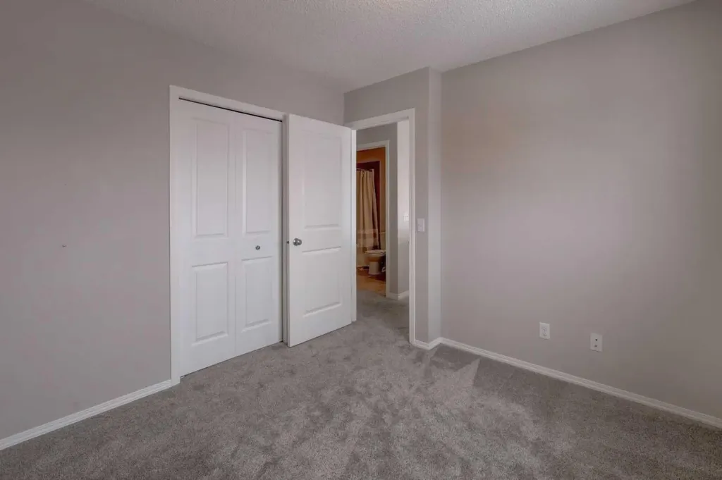 16 Fireside Way Cochrane AB T4C 0R1