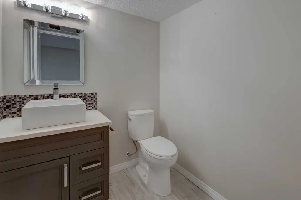 16 Fireside Way Cochrane AB T4C 0R1