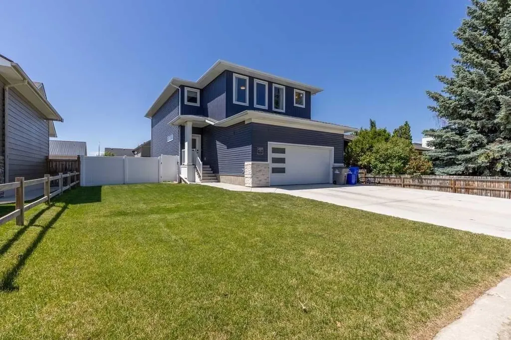 4889 7th Street W Claresholm AB T0L 0T0