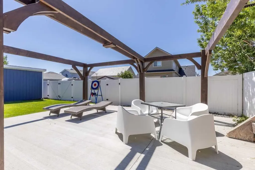 4889 7th Street W Claresholm AB T0L 0T0