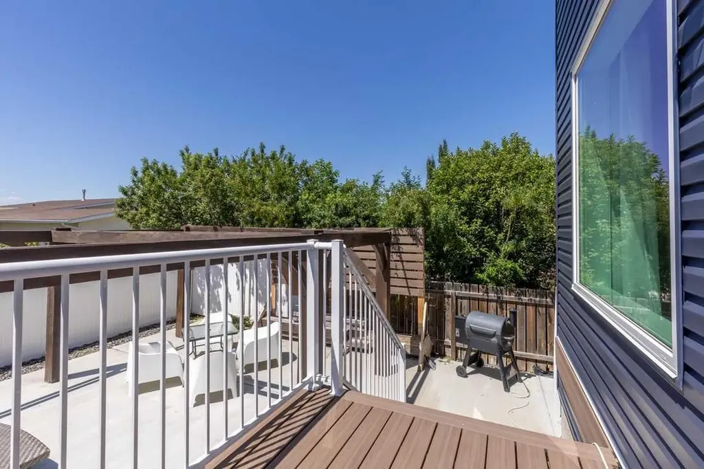 4889 7th Street W Claresholm AB T0L 0T0