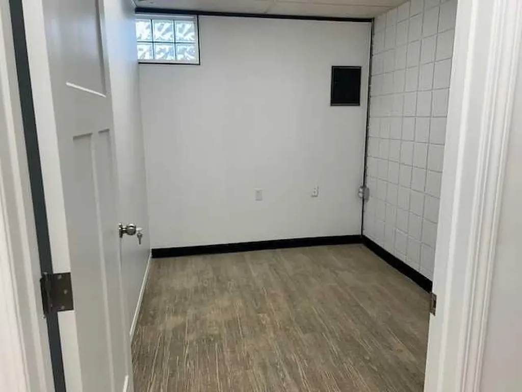 440 2 Street W Brooks AB T1R 0T4