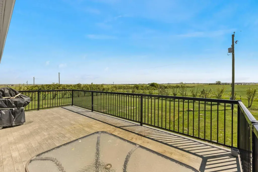 243077 Range Road 255 Rural Wheatland County AB T1P 0H9