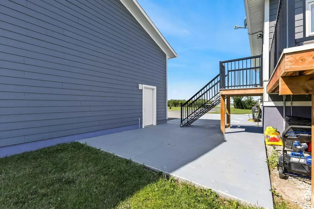 243077 Range Road 255 Rural Wheatland County AB T1P 0H9