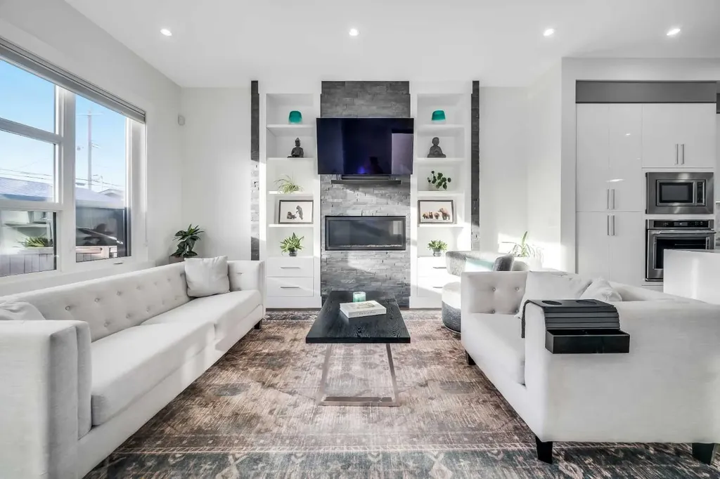 2415 25 Avenue NW Calgary AB T2M 2C6