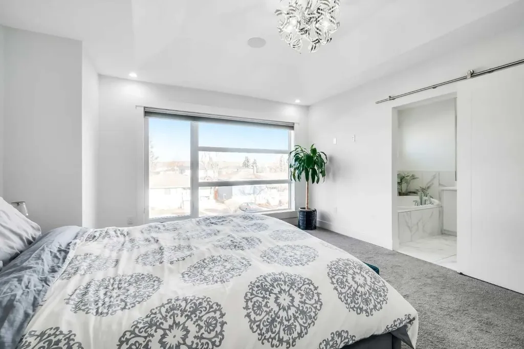 2415 25 Avenue NW Calgary AB T2M 2C6