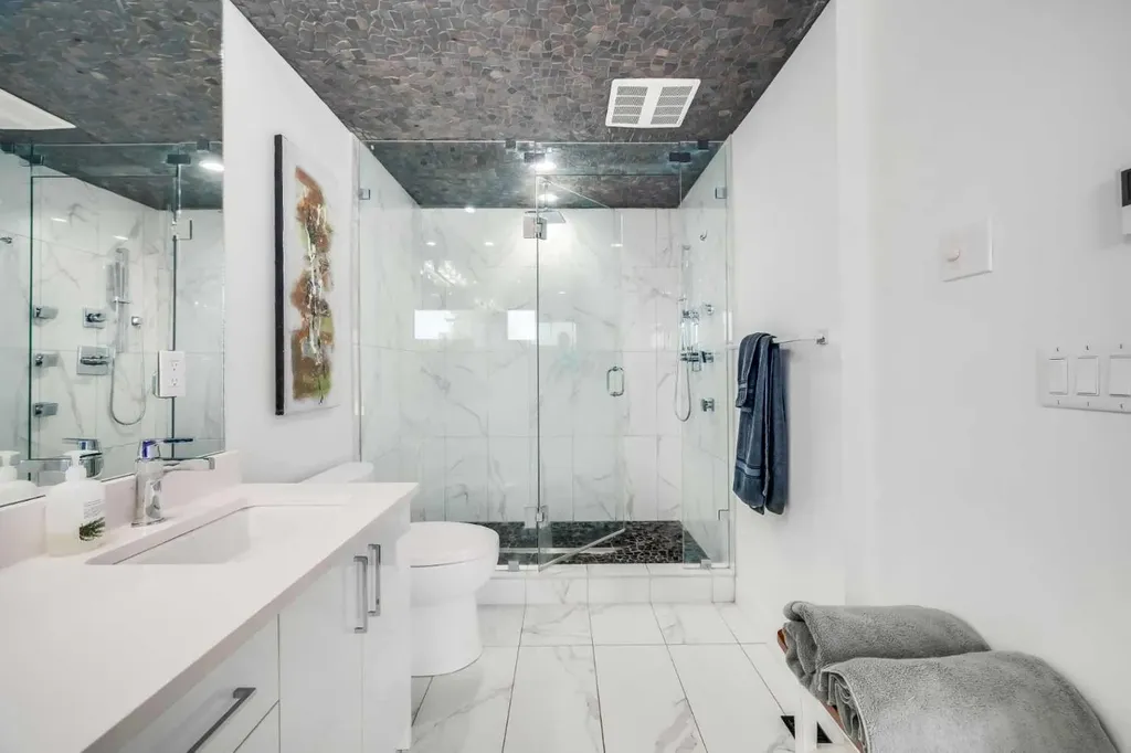 2415 25 Avenue NW Calgary AB T2M 2C6