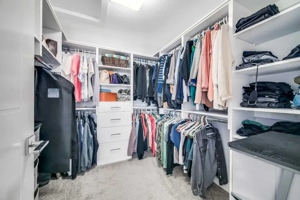 2415 25 Avenue NW Calgary AB T2M 2C6