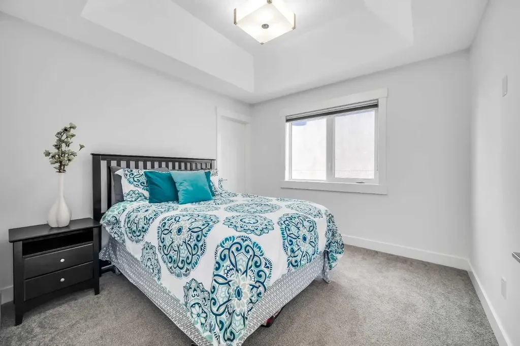 2415 25 Avenue NW Calgary AB T2M 2C6