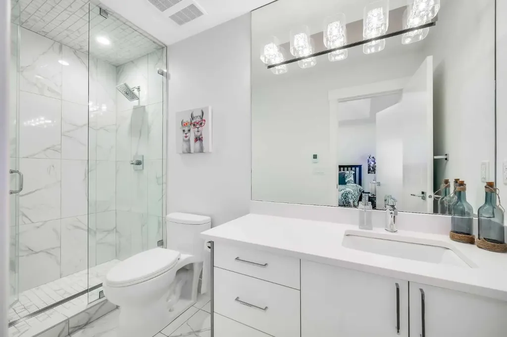 2415 25 Avenue NW Calgary AB T2M 2C6