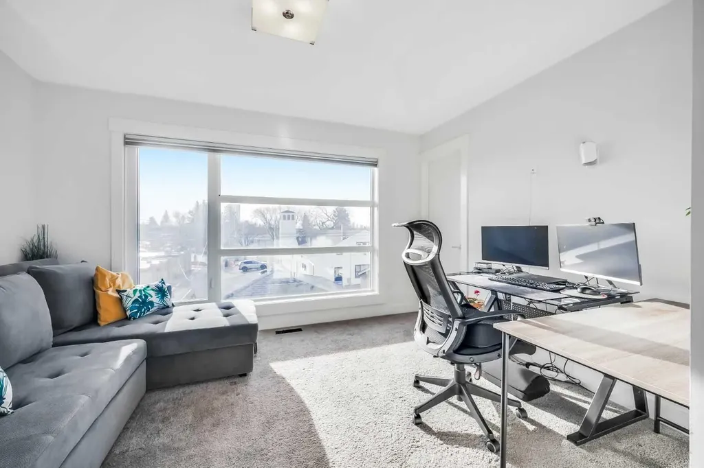 2415 25 Avenue NW Calgary AB T2M 2C6