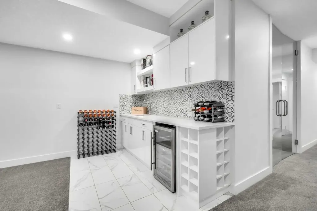 2415 25 Avenue NW Calgary AB T2M 2C6