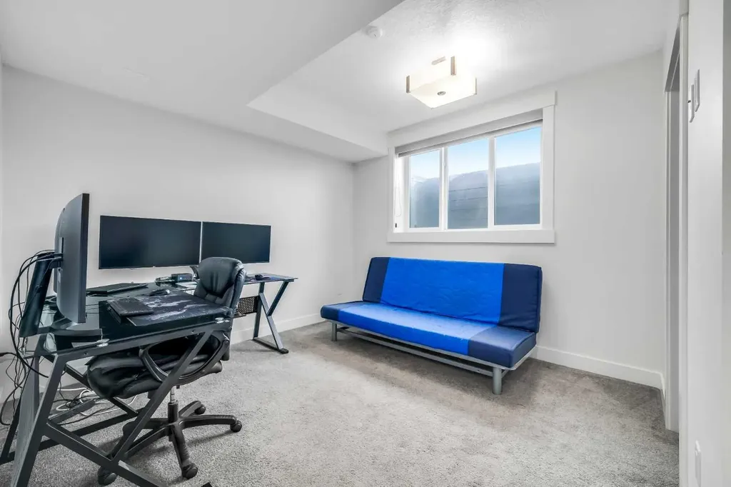 2415 25 Avenue NW Calgary AB T2M 2C6