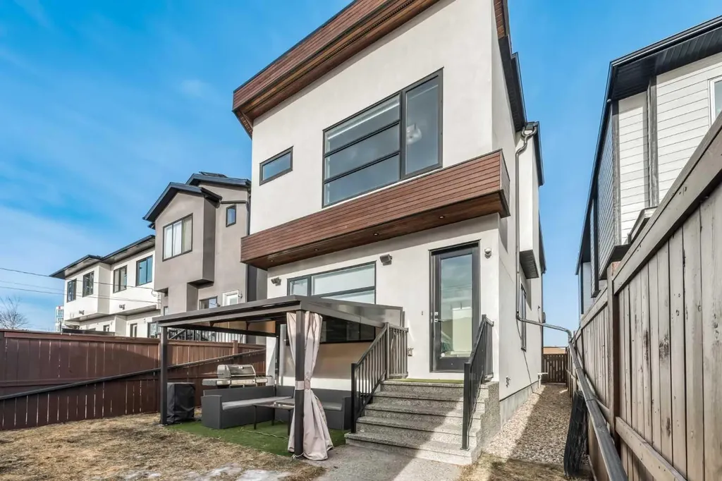 2415 25 Avenue NW Calgary AB T2M 2C6