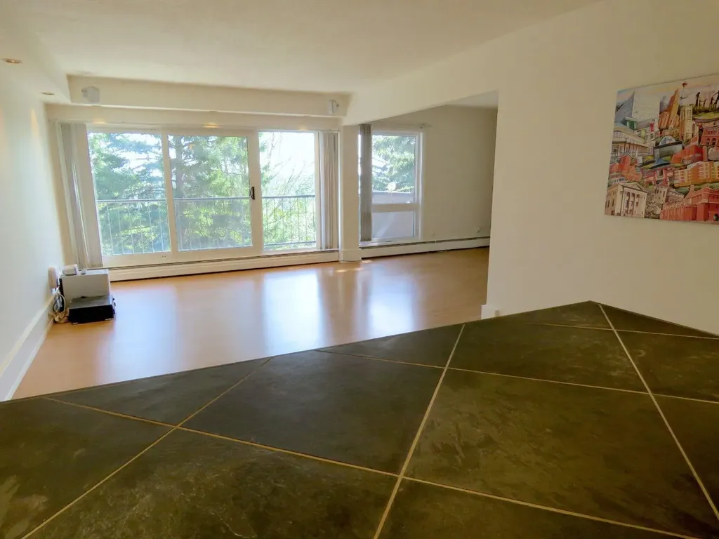 328 Cedar Crescent SW Calgary AB T3C 2Y8