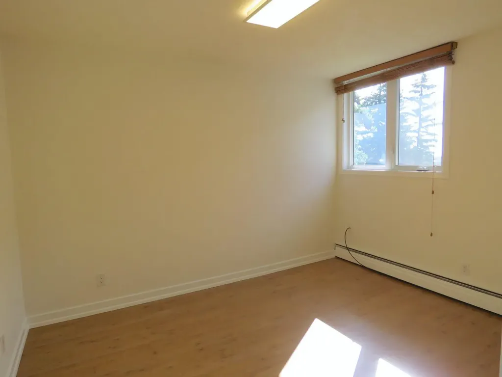 328 Cedar Crescent SW Calgary AB T3C 2Y8
