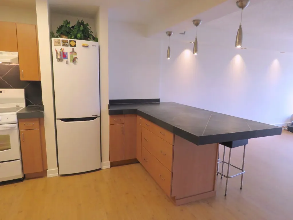 328 Cedar Crescent SW Calgary AB T3C 2Y8