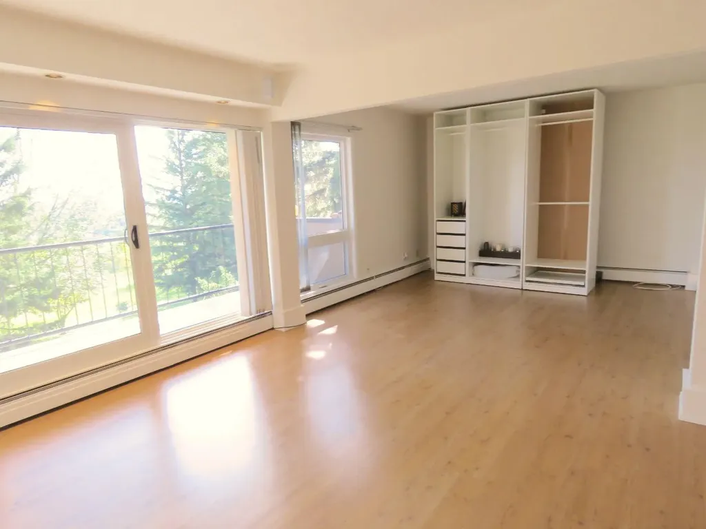 328 Cedar Crescent SW Calgary AB T3C 2Y8